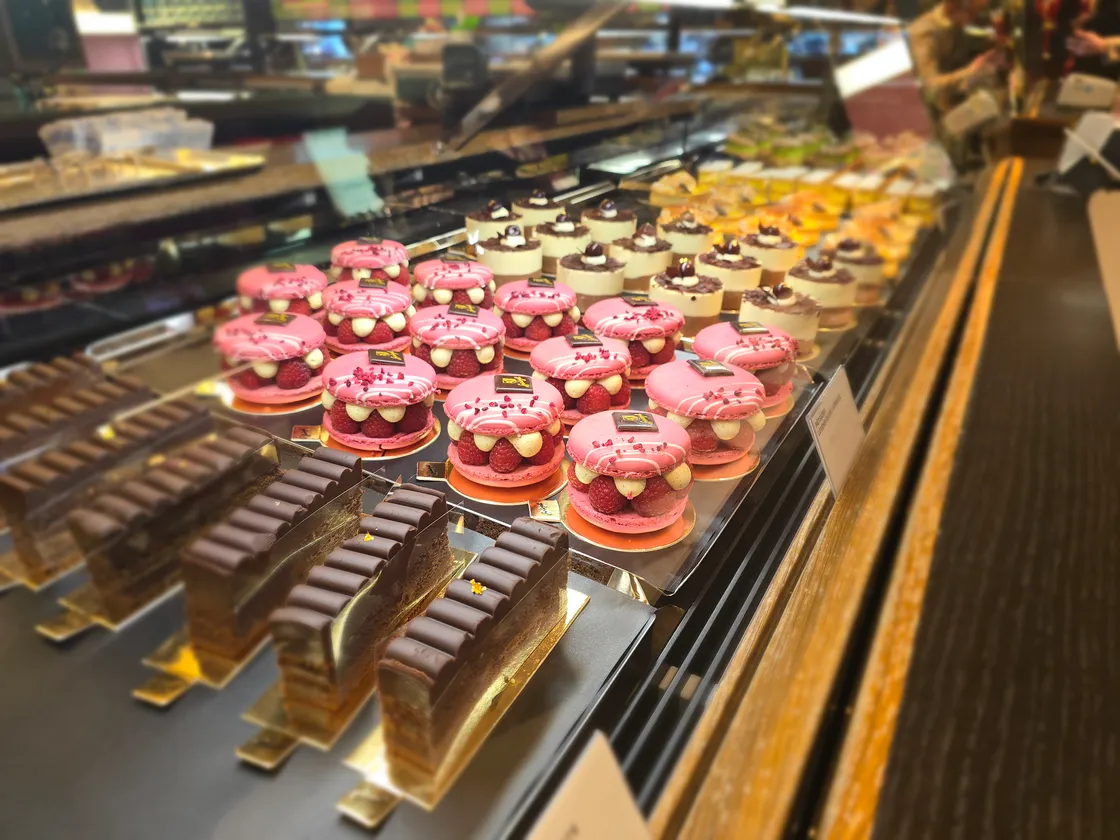 Kaffee, Kuchen, Torten und Schokolade in Zürich - Confiserie Sprüngli Tradition seit 1836